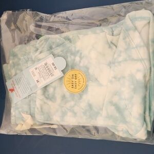 🔴Cat & Jack tye dye shorts